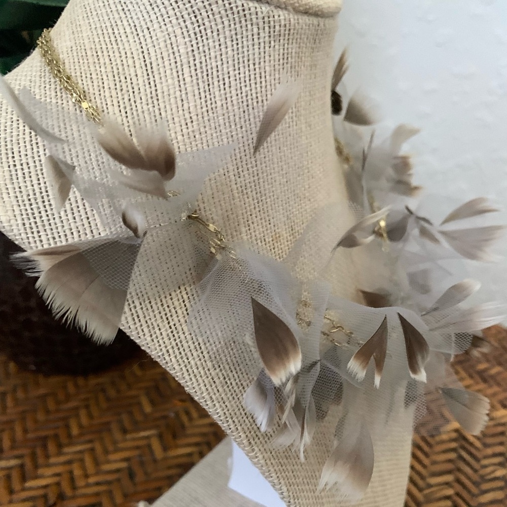 Anthropologie Serefina Feather Necklace in Gold - Picture 3 of 8